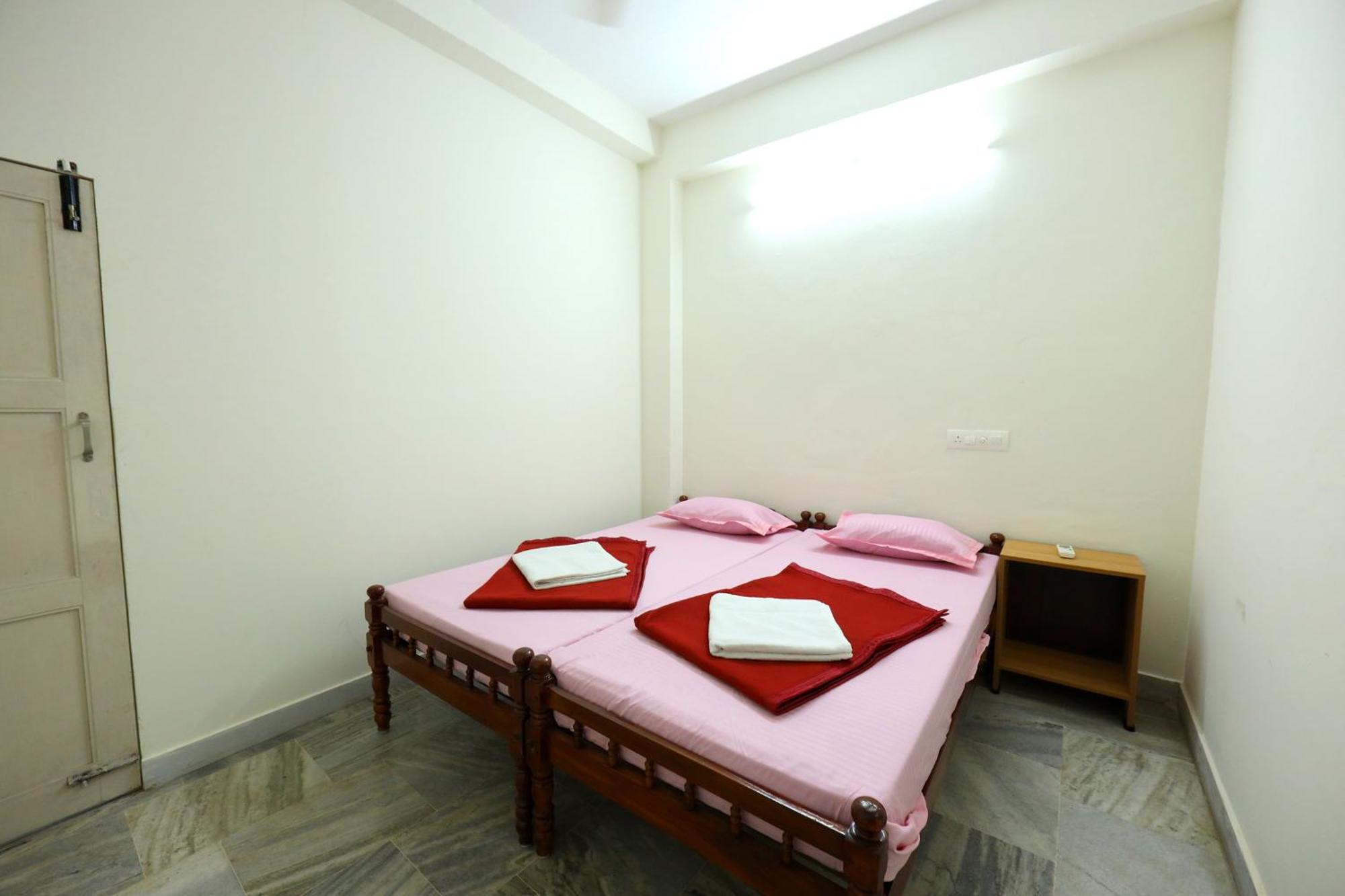 Hotel Temple View Residency à Chottanikara Extérieur photo